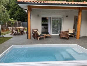 Outdoor dining - New villa, secure heated pool 28°, 8-10 people, new furniture (La Teste-de-Buch)