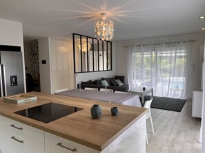 Interior - New villa, secure heated pool 28°, 8-10 people, new furniture (La Teste-de-Buch)