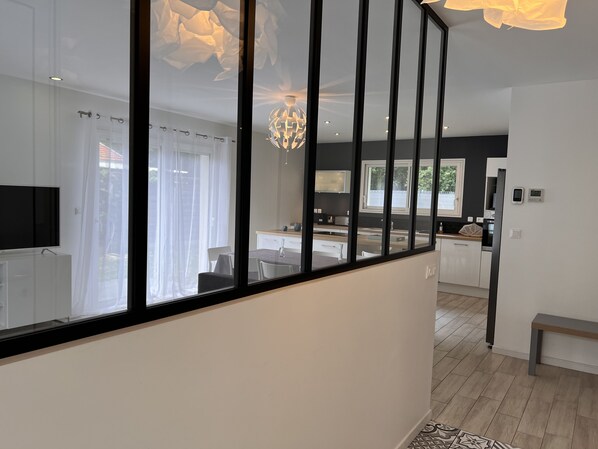 Interior - New villa, secure heated pool 28°, 8-10 people, new furniture (La Teste-de-Buch)