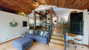 Smart TV, fireplace, stereo