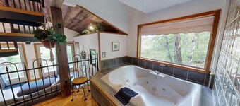Ready to become a real love bird? Beautiful cabin to wake up hearing song birds