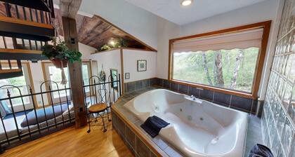 Ready to become a real love bird? Beautiful cabin to wake up hearing song birds