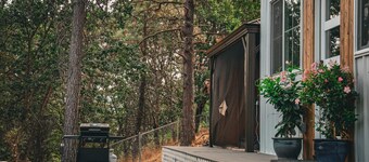 Modern Tiny House in the Woods w/Hot Tub