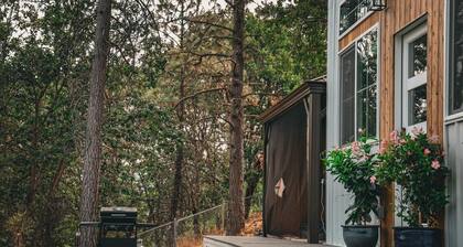 Modern Tiny House in the Woods w/Hot Tub