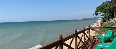 Una playa cerca