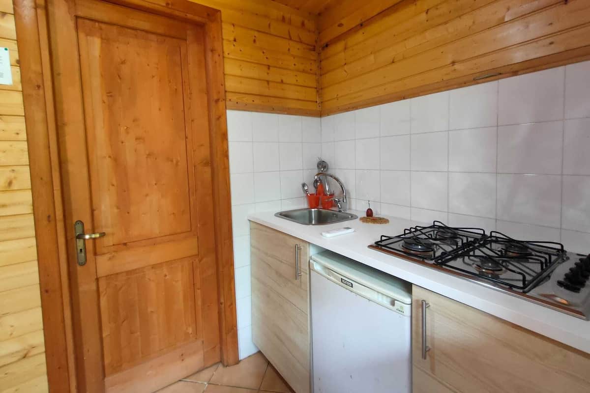 Mini-fridge, stovetop