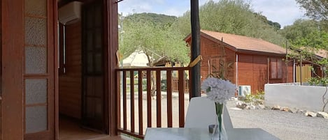 Deluxe Bungalow | Terrace/patio