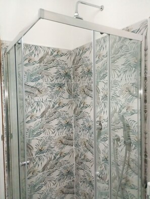Bungalow | Bathroom | Shower, rainfall showerhead - Summer Paradise (Ispani)