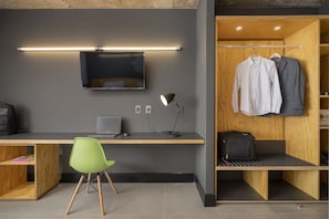 Minibar, in-room safe, desk, free WiFi - Intercity Canoas (Canoas)