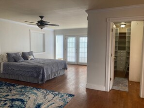 4 bedrooms, travel crib, free WiFi, bed sheets