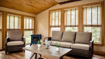 Smart TV, fireplace, table tennis