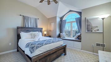 4 bedrooms, desk, iron/ironing board, WiFi (free)