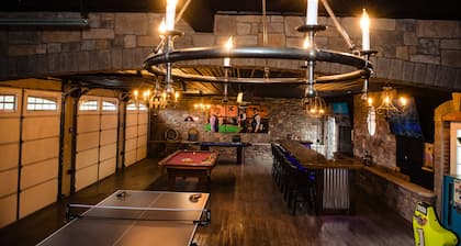 UNIQUE STAY, HOT TUB, MOVIE THEATER, BAR, GYM