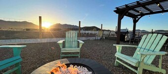 Mt View Villa Kingbed Firepit