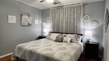 1 quarto, escrivaninha, ferros/tábuas de passar roupa, Wi-Fi de cortesia