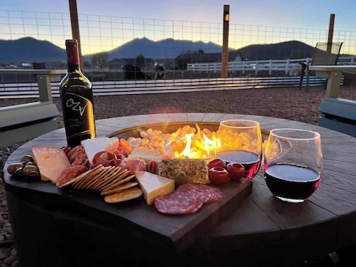 Mt View Villa Kingbed Firepit