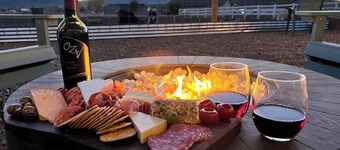 Mt View Villa Kingbed Firepit