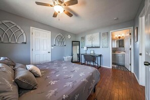 1 bedroom, desk, iron/ironing board, free WiFi