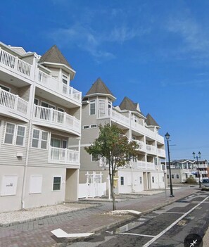 Exterior - Beach Getaway-Year-Round Vacationer’s Retreat! Beautiful, Spacious, Comfortable! (Seaside Heights)