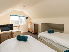 Cottage | 3 bedrooms, individually decorated, individually furnished, free WiFi