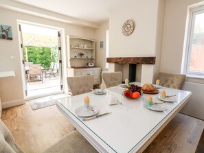 Cottage | Interior - The Chocolate Box (Weymouth)