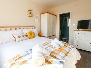 Cottage | 3 bedrooms, individually decorated, individually furnished, free WiFi - The Chocolate Box (Weymouth)