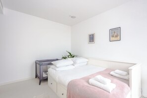 2 bedrooms, iron/ironing board, travel cot, Internet