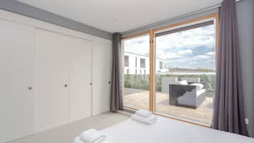 2 bedrooms, iron/ironing board, travel crib, internet