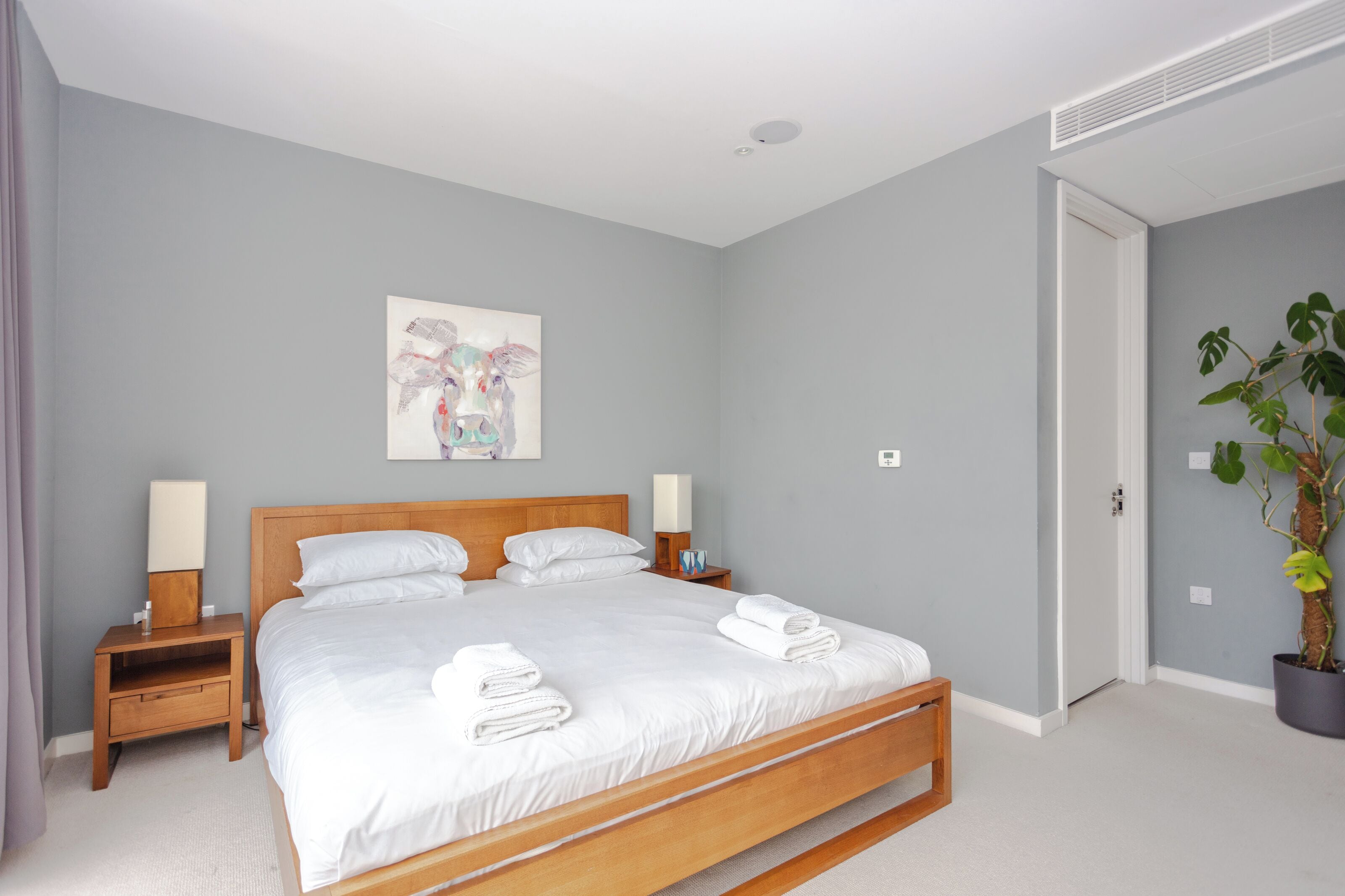 2 bedrooms, iron/ironing board, travel crib, internet