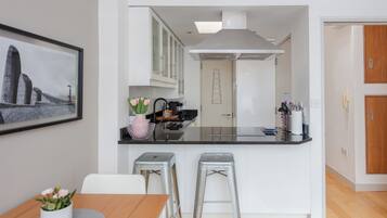 Coffee/tea maker, fridge, microwave, oven