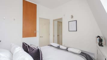 1 bedroom, iron/ironing board, internet, bed sheets