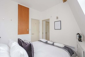 1 chambre, fer et planche à repasser, accès à Internet, literie fournie