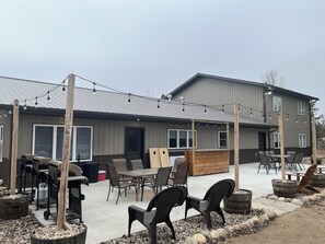 Outdoor dining - Rustic hunt club lodge in the heart of Minnesota lakes country... (Ashby)