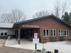 Exterior - Rustic hunt club lodge in the heart of Minnesota lakes country... (Ashby)