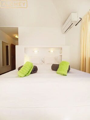 3 bedrooms, WiFi - Villa Magica 7 min walking to center, pool & A/C (Playa Blanca)