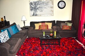 TV - Deluxe presidential suite  apartment  (Kingston)