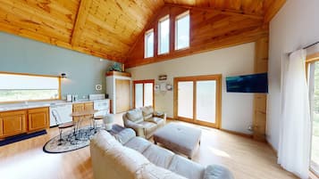 Smart TV, fireplace, stereo