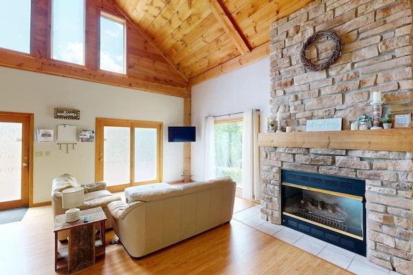 Smart-TV, Kamin, Stereoanlage
