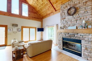 Smart TV, fireplace, stereo