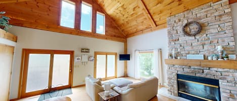 Smart TV, fireplace, stereo