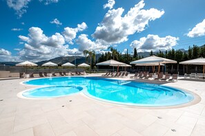 Piscine extérieure (ouverte en saison)