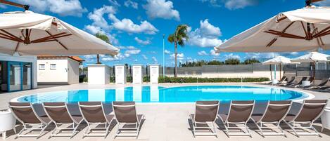 Kauden mukainen ulkouima-allas