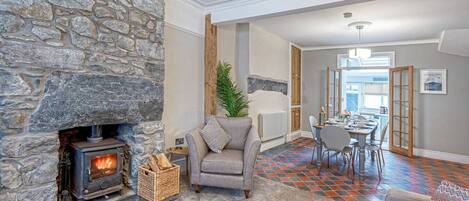 TV, fireplace, video games, stereo