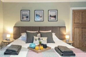 2 bedrooms, iron/ironing board, travel cot, WiFi