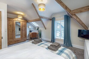 3 عدّة غرف نوم ومكتب ومكواة/لوح كي وسرير سفر