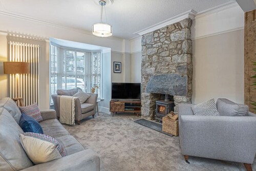 Glanrhyd Dolgellau · Stylish Central Townhouse + Parking & Bike Storage