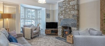 Glanrhyd Dolgellau · Stylish Central Townhouse + Parking & Bike Storage
