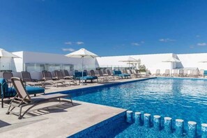 Unclassified image, 3 of 42, button