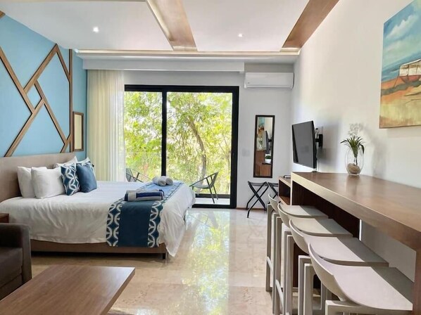 Een strijkplank/strijkijzer, wifi, beddengoed