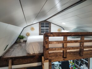 2 bedrooms, free WiFi, bed sheets - Tiny barn in the woods at Knife Lake Getaway  (Mora)